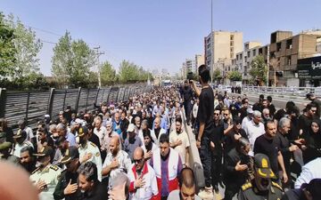 ورود پیکر شهدا به میدان آزادی + ویدئو