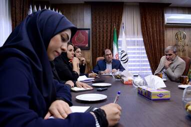 نشست اعضای انجمن نویسندگان، خبرنگاران و عکاسان ورزشی ایران - شعبه کرمانشاه با مدیرکل اداره ورزش و جوانان