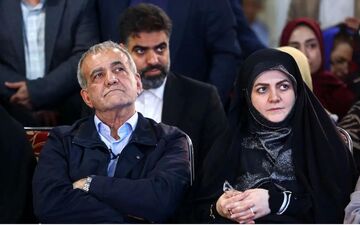 مجری برنامه ستاد پزشکیان: خانم [زهرا] پزشکیان در این مدت برای رئیس جمهور هم دختر بود هم مادر + ویدئو