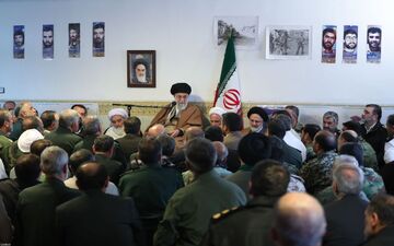 حضرت آیت الله خامنه ای:مهم ترین اولویت کنونی تامین مسکن زلزله‌زدگان و بازسازی مناطق تخریب‌شده و آسیب‌دیده است