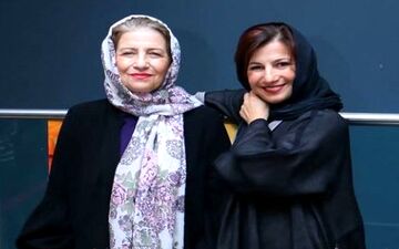 لیلی رشیدی به همراه مادرش؛ احترام برومند در یک مراسم 