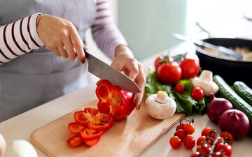 توصیه‌های تغذیه‌ای برای فصل سرد: در زمستان چه بخوریم و چه نخوریم؟