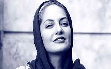  مهناز افشار و دخترش در حال نماز و دعا