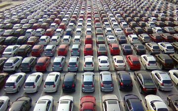 نوسانات قیمت خودرو در بازار؛ افزایش ۹۸ میلیون تومانی سورن پلاس