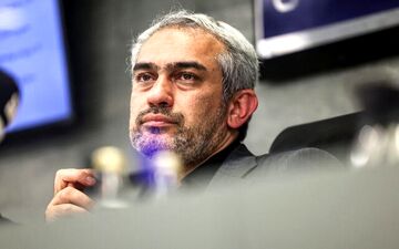 وزیر اقتصاد: چاره‌ای جز جهش به سمت بازار سرمایه نداریم/ دولت‌ها درآمدهای نفتی را به ابزارهایی برای توزیع انواع رانت تبدیل کرده‌اند