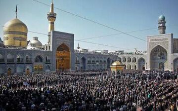 اقامه نماز آیات در حرم مطهر رضوی