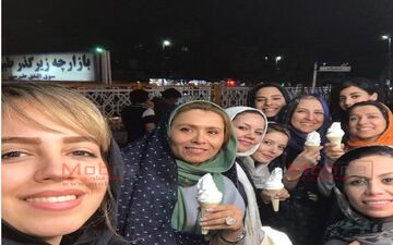 سلفی بانوان هنرمند در حال خوردن بستنی قیفی درمشهد! (عکس)