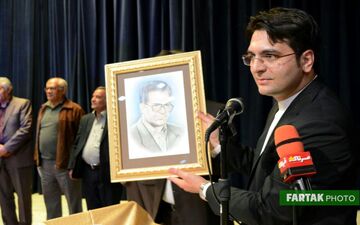 آیین بزرگداشت استاد صمد امیریان شاهنامه‌پژو و نویسنده فرهنگ شاهنامه در روز معلم