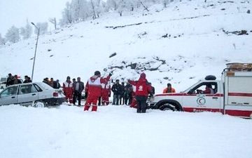 کشته شدن یک کارگر آزادراه تهران-شمال در ریزش بهمن جاده چالوس