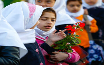 برگزاری جشن «سپاس معلم» در مدارس سراسر کشور