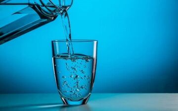 به چه علت تشنه و با عطش از خواب بیدار می‌شویم؟