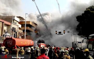 عکسی از تجمع مردم در محل حادثه پلاسکو+ عکس