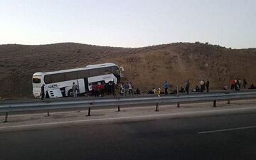 تصادف اتوبوس در محور تهران- قم/۲۲نفر مصدوم و ۲ نفر فوت شدند