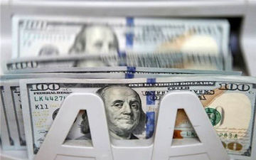 دو دستگی در دولت برای ماندن یا رفتن دلار ۴۲۰۰ تومانی