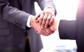 ببینید/ تشخیص احساسات در نحوه دست دادن / شما از کدام احساس برخور دارهستید؟