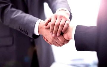 ببینید/ تشخیص احساسات در نحوه دست دادن / شما از کدام احساس برخور دارهستید؟