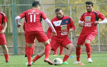 در پرسپولیس بازیکنان زیر یک میلیارد و 300 میلیون تومان امضا نمی‌کنند! 