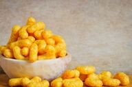 طرز تهیه پفک خانگی ترد و خوشمزه بدون مواد افزودنی