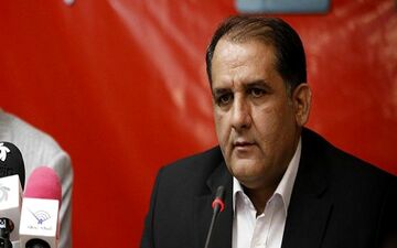 رسول پناه: آذری از موضع‌اش عقب نشینی کند

