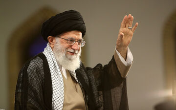 سرودخوانی جالب هزاران جوان پاکستانی در وصف رهبر معظم انقلاب +فیلم 