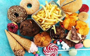 پشت پرده محبوبیت غذاهای ناسالم؛ مغز چگونه فریب می‌خورد؟