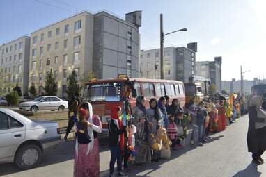 شادپیمایی عروسک‌ها در مسکن مهر شهرک دولت‌آباد شهر کرمانشاه