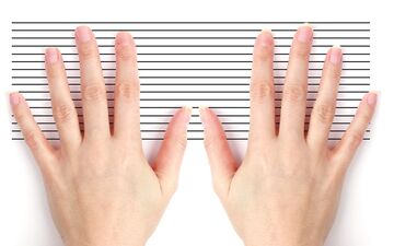 دلیل تیره شدن رنگ ناخن ها چیست؟