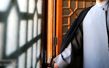 ماجرای «شاه کلید» یک روحانی برای جوان آس و پاس! +فیلم 