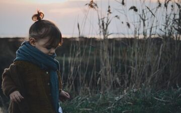 چه لباس‌هایی برای دختر بچه‌ها در پاییز مناسب‌تر است؟
