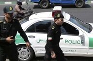 ویدئو / تعقیب و گریز پلیس مشهد با دزد مسلح؛ سارق در خیابان زمینگیر شد