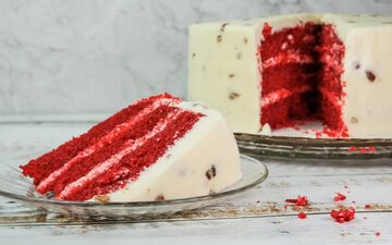  دسر مخملی توت فرنگی: طعمی دلنشین و ظاهری شیک در عرض چند دقیقه!