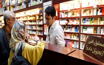 دیپلمات فرانسوی ادعای آمریکا مبنی بر عدم تاثیر تحریم‌ها بر دارو را رد کرد