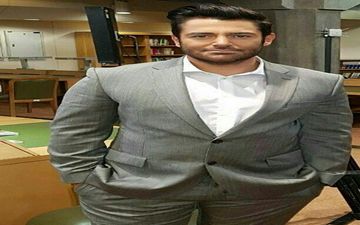 محمدرضا گلزار در کتابخانه ملی+عکس