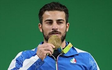 رستمی جایزه بهترین وزنه بردار سال 2016 را دریافت کرد 