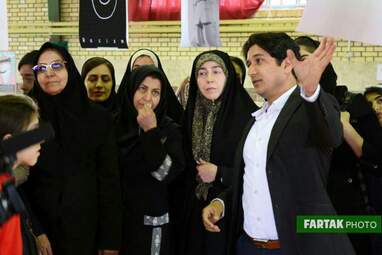 برپایی نمایشگاه گروهی پوستر هنرمندان کرمانشاهی به مناسبت روز جهانی گرافیک در دانشکده فنی‌وحرفه‌ای دختران