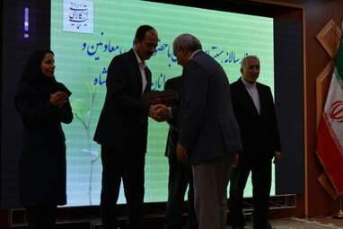 تجلیل از روسای هیأت‌های ورزشی استان کرمانشاه امروز نهم خرداد با حضور ارسلان حسینی مدیرکل و معاونین ستادی ورزش و جوانان استان کرمانشاه در سالن آمفی‌تئاتر ولیعصر(عج) این اداره انجام شد.