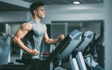 برای آب‌کردن چربی شکم، اول وزنه بزنیم یا هوازی کار کنیم؟ بررسی علمی