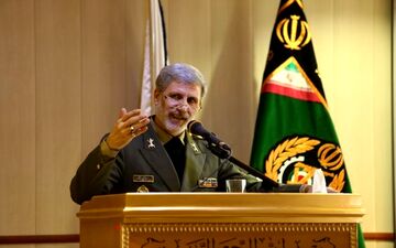 وزیر دفاع و پشتیبانی نیروهای مسلح بیان کرد، لزوم استفاده بهینه از ظرفیت دانشگاه ها در زمینه توسعه تولید ملی