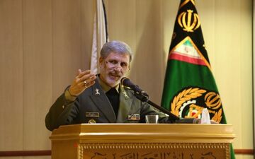 وزیر دفاع و پشتیبانی نیروهای مسلح بیان کرد، لزوم استفاده بهینه از ظرفیت دانشگاه ها در زمینه توسعه تولید ملی