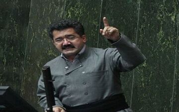 احمدی نژاد تایید شود از مجلس می‌روم 