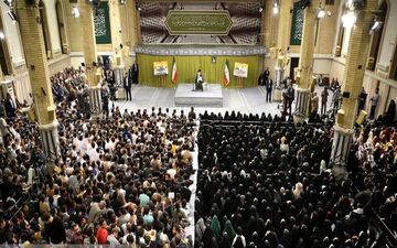 آغاز دیدار دانش‌آموزان و دانشجویان با رهبر انقلاب

