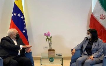 ظریف با معاون رئیس‌جمهور ونزوئلا گفتگو کرد