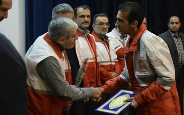 ۵۲ امدادگر جمعیت هلال احمر فومن تجلیل شدند