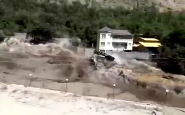 لحظه هولناک جاری شدن سیل در گزنک مازندران+فیلم