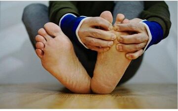 پاهات بی‌حس میشه؟ بیا تا بهت بگم نشانه چی هست!