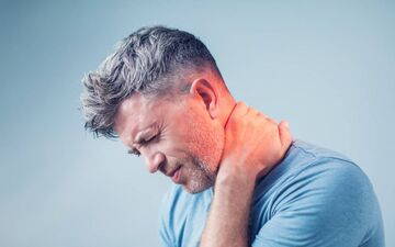 شایع‌ترین علل درد گردن و راه‌های درمان آن + ویدئو