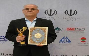 بیمه دی در دهمین اجلاس رضایتمندی مشتری تندیس زرین اعتماد مشتری را گرفت