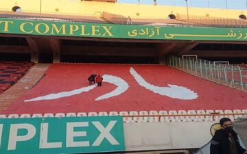 حاشیه دیدار پرسپولیس - فولاد| اقدام جالب مدافع پرسپولیس برای خرید دستکش یک میلیونی!