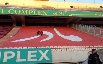 حاشیه دیدار پرسپولیس - فولاد| اقدام جالب مدافع پرسپولیس برای خرید دستکش یک میلیونی!