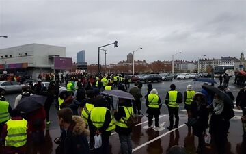 جلیقه زردهای فرانسه به خیابان‌ها بازگشتند
